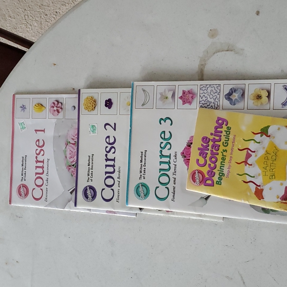 Wilton Decorating Papervack Books